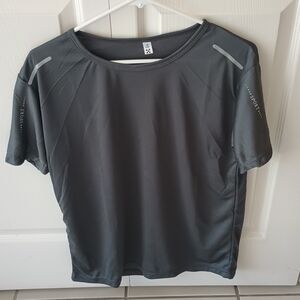 Women's Gray Performance Short-Sleeve Top